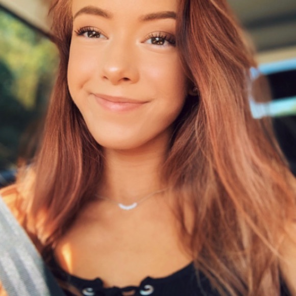 Meet your Posher, Riley🌟 - Picture 1 of 2